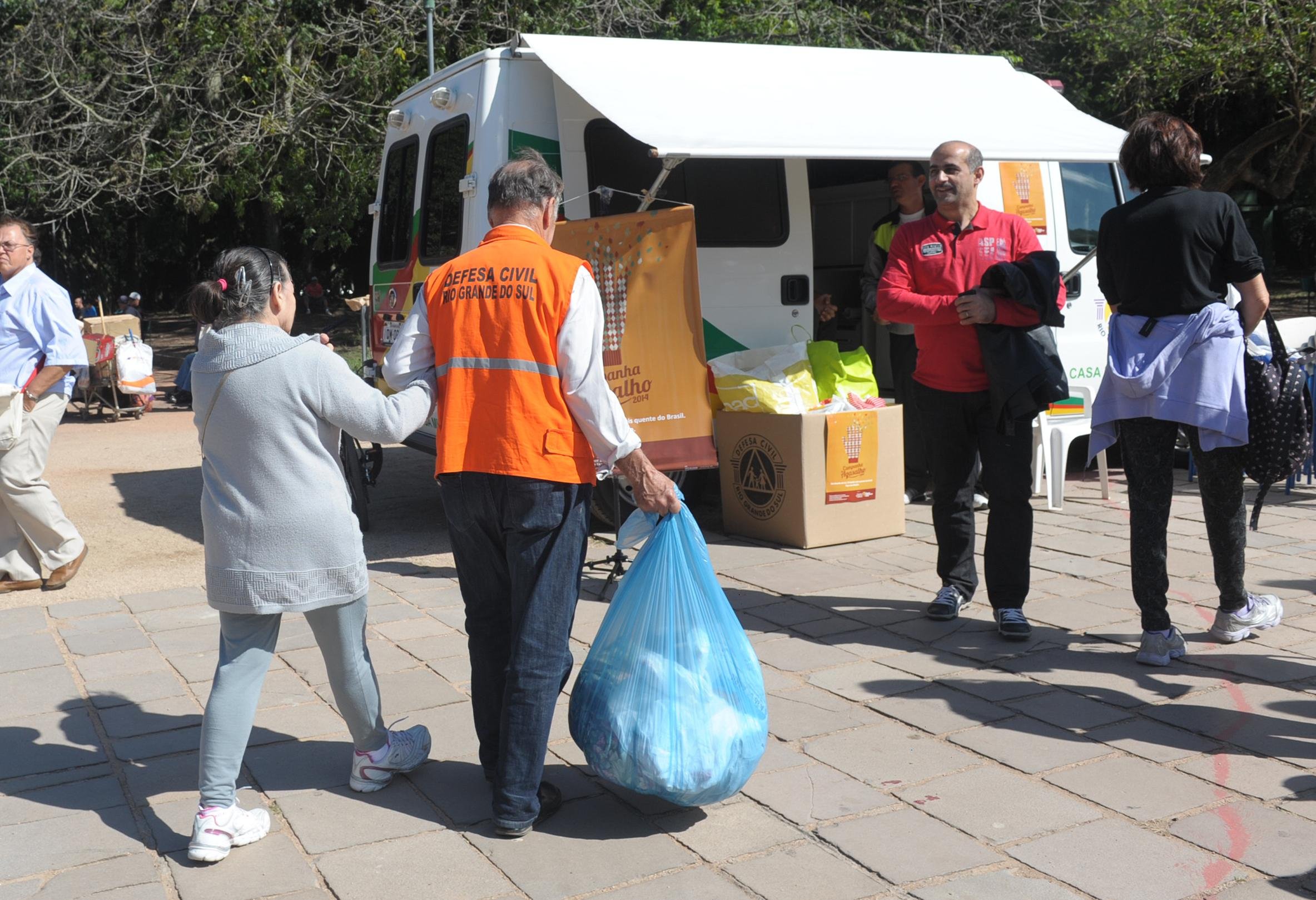 Roupas j&aacute; s&atilde;o recebidas e encaminhadas para pessoas carentes desde mar&ccedil;o