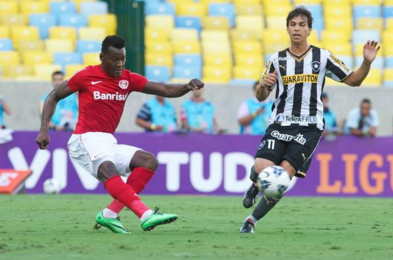 Inter deixa vit&oacute;ria escapar e empata com Botafogo 