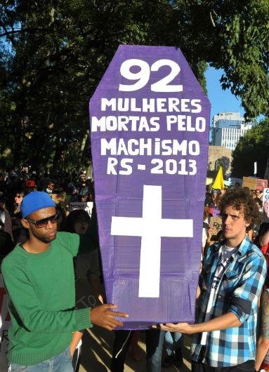 Cartazes com estat&iacute;sticas da viol&ecirc;ncia fizeram parte da marcha