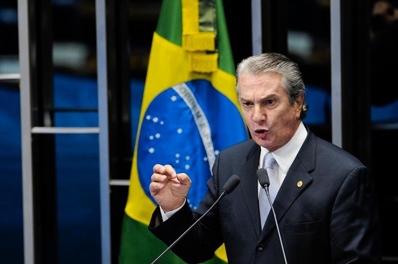 Collor diz que sua absolvi&ccedil;&atilde;o servir&aacute; para reescrever a hist&oacute;ria do Brasil