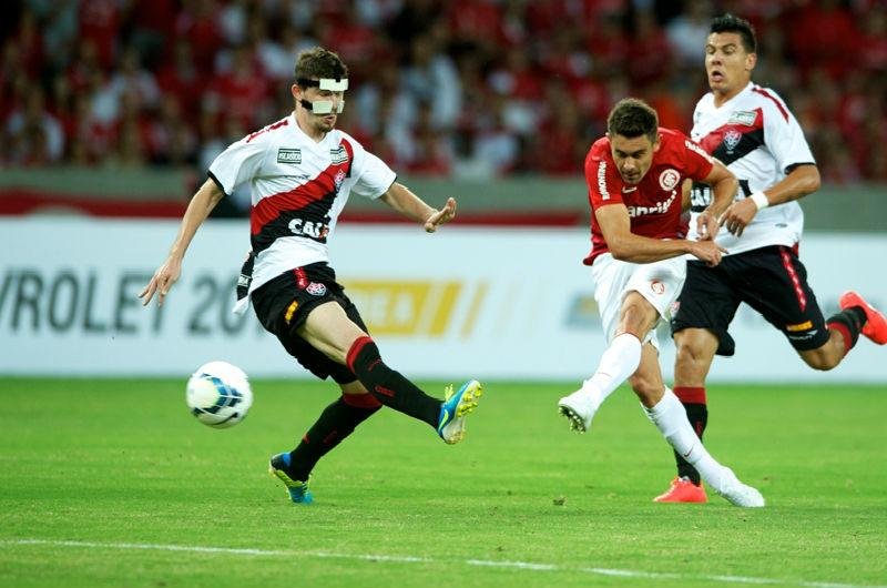 Atraso na divulga&ccedil;&atilde;o da escala&ccedil;&atilde;o ocorreu no duelo contra o Vit&oacute;ria