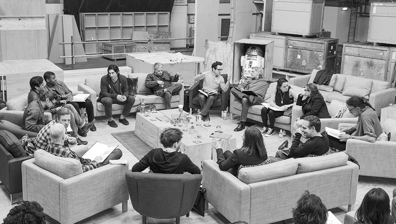 At&eacute; mesmo o R2D2 aparece em foto divulgada em site oficial da saga