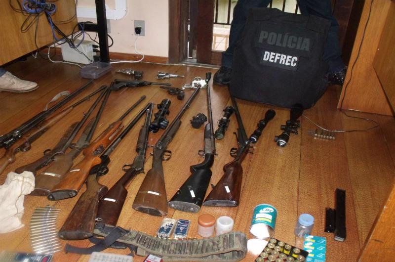 Das 15 armas apreendidas, apenas uma tinha registro