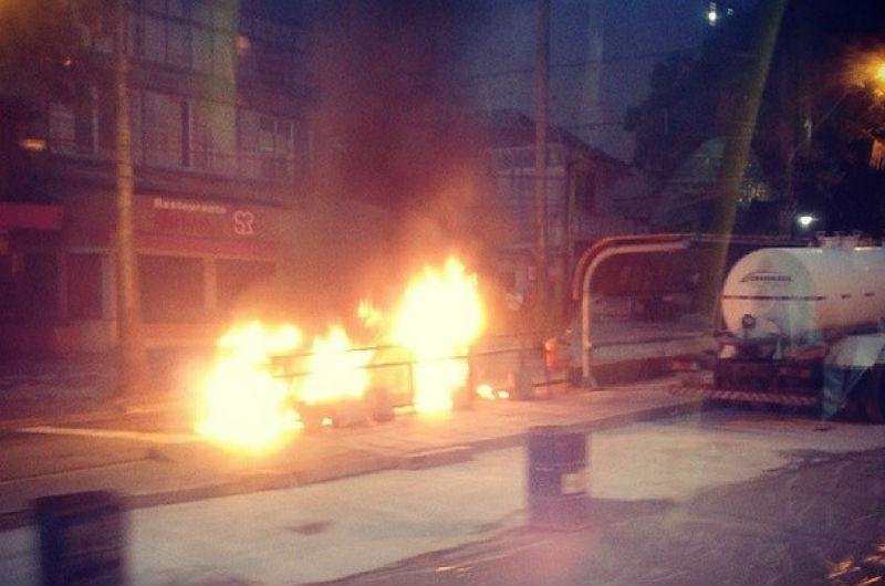 Ve&iacute;culo pegou fogo na avenida Prot&aacute;sio Alves
