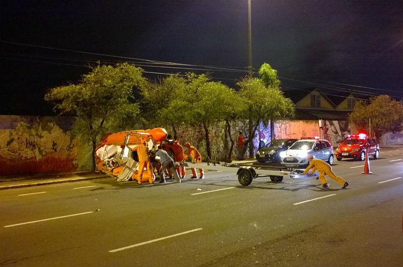 Lancha cai na avenida Mau&aacute; e deixa tr&acirc;nsito lento
