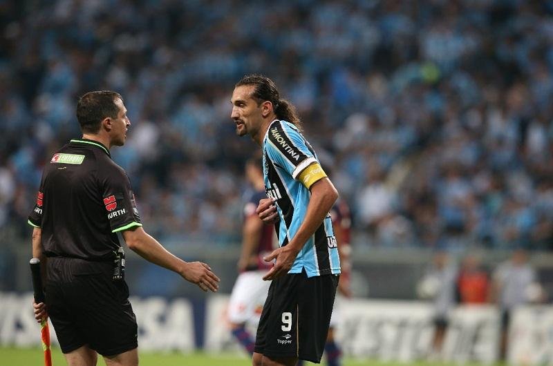 Centroavante garante que vaga do Gr&ecirc;mio nos 90 minutos seria merecida pelas chances criadas