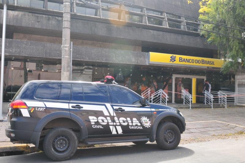 Bandidos atacaram ag&ecirc;ncia do Banco do Brasil da rua Bar&atilde;o do Triunfo, na zona Sul