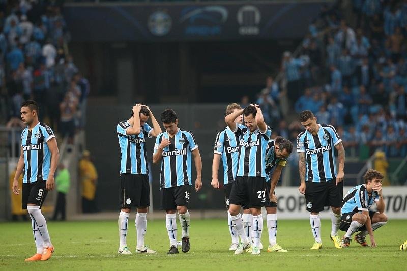 Gr&ecirc;mio n&atilde;o ter&aacute; mudan&ccedil;as no comando ap&oacute;s elimina&ccedil;&atilde;o