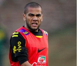 Daniel Alves sofreu ato racista durante jogo do Bracelona 