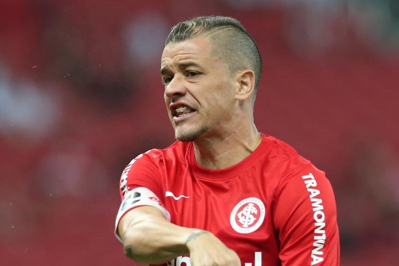 D&acute;Ale quer time conversando mais em campo