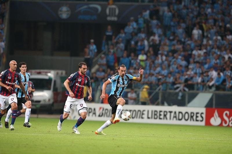 Barcos diz que Gr&ecirc;mio tem jogado bem na temporada