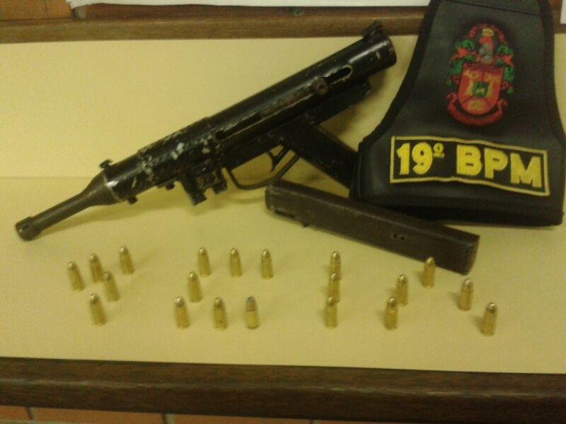 Submetralhadora &eacute; encontrada em opera&ccedil;&atilde;o da BM na Capital 