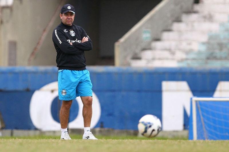 Enderson Moreira valorizou o tempo ganho para treinar o time