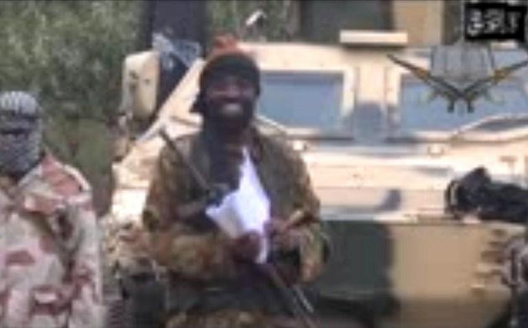 Em v&iacute;deo, Abubakar Shekau diz que vender&aacute; meninas
