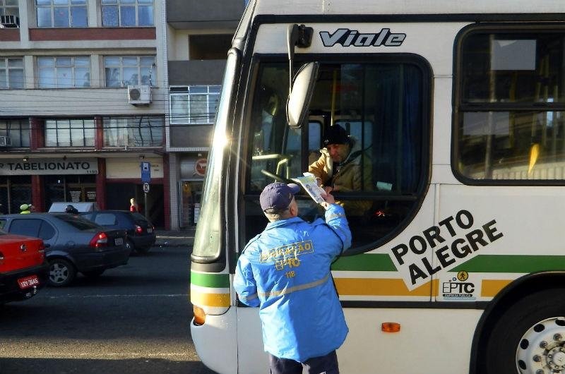 N&uacute;mero de acidentes de tr&acirc;nsito em Porto Alegre caiu 15,85% nos primeiros quatro meses do ano