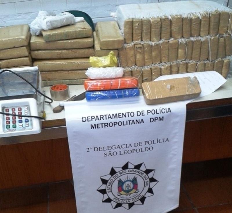 Pol&iacute;cia apreende mais de 100kg de maconha em NH