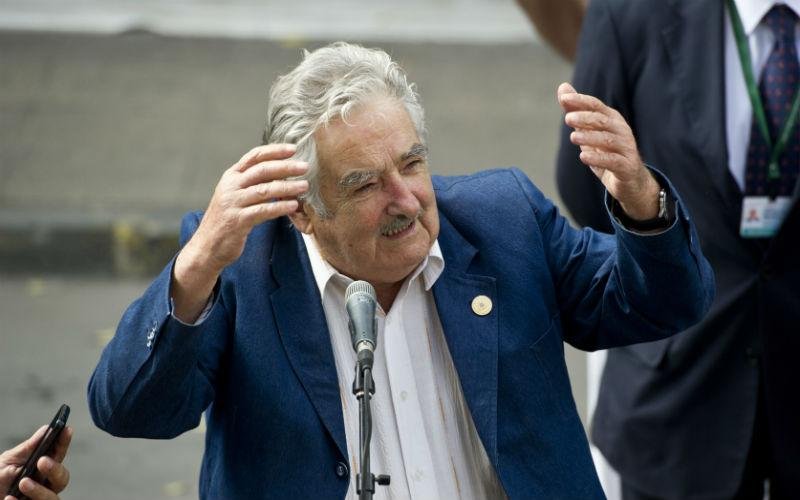Presidente do Uruguai firma decreto sobre legaliza&ccedil;&atilde;o da maconha