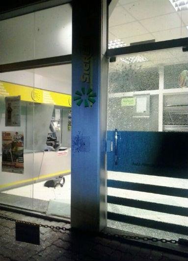 Ladr&otilde;es fugiram sem conseguir concluir o roubo
