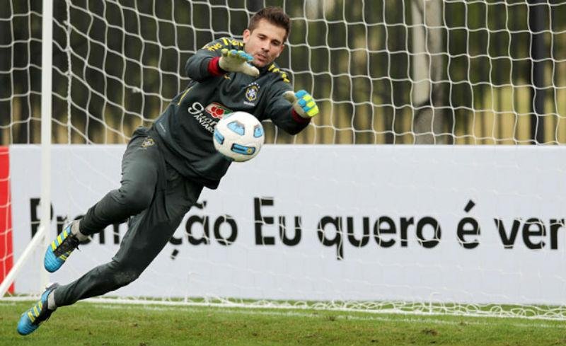 Victor ser&aacute; um dos tr&ecirc;s goleiros do Brasil na Copa