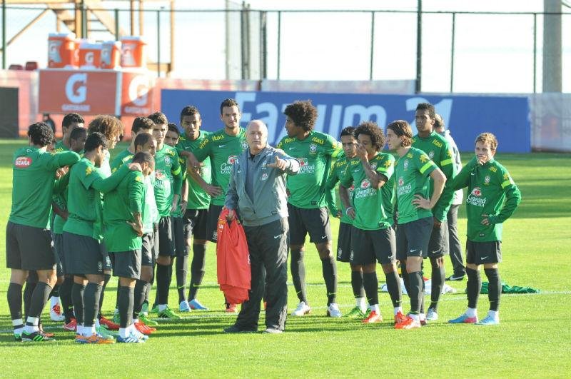 Brasil ganha duas posi&ccedil;&otilde;es e ocupa quarto lugar no ranking da Fifa