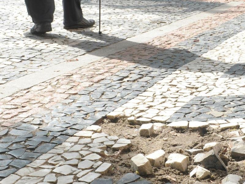 Popula&ccedil;&atilde;o reclama de cal&ccedil;adas do Centro de Porto Alegre 