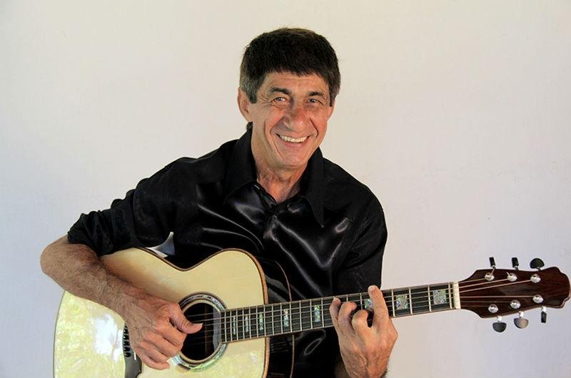 Celebrando 40 anos de carreira, cantor faz duas apresenta&ccedil;&otilde;es no Estado