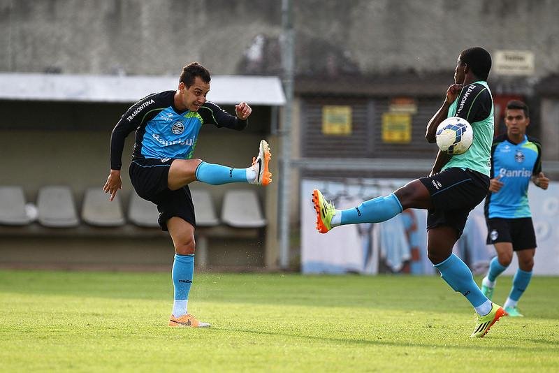 Rodriguinho ganhou vaga de Luan nos treinamentos do Gr&ecirc;mio