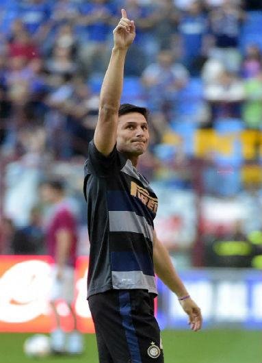 Lateral jogou sua &uacute;ltima partida no Giuseppe Meazza pelo clube, ap&oacute;s 19 temporadas