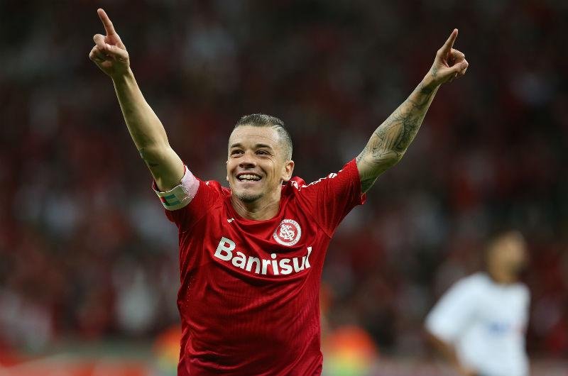 Inter venceu o Atl&eacute;tico-PR de virada no Beira-Rio