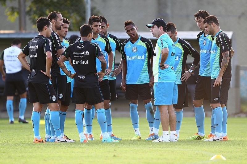 Gr&ecirc;mio encara Chapecoense para sair de vez de fase turbulenta 