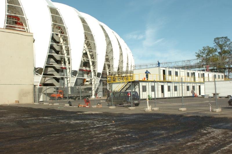 Obras incluem a coloca&ccedil;&atilde;o de assentos, tendas, plataformas, passarelas, cercas, ilumina&ccedil;&atilde;o, cabos, mobili&aacute;rio e divis&oacute;rias