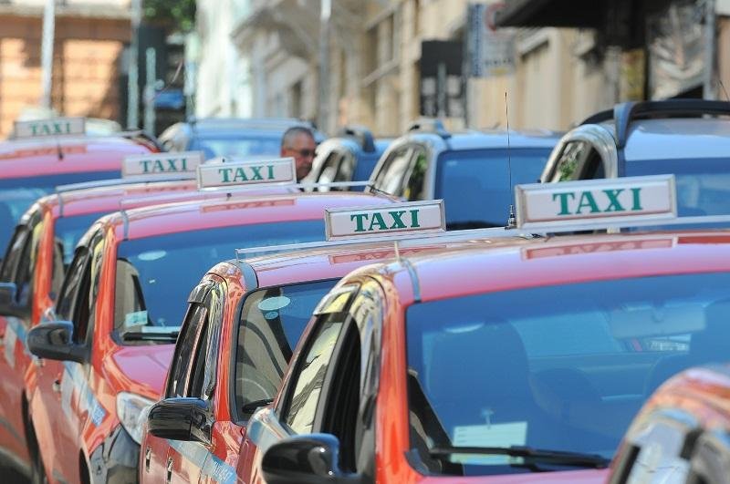 Sint&aacute;xi n&atilde;o garante 100% dos carros com m&aacute;quinas de cart&atilde;o at&eacute; a Copa
