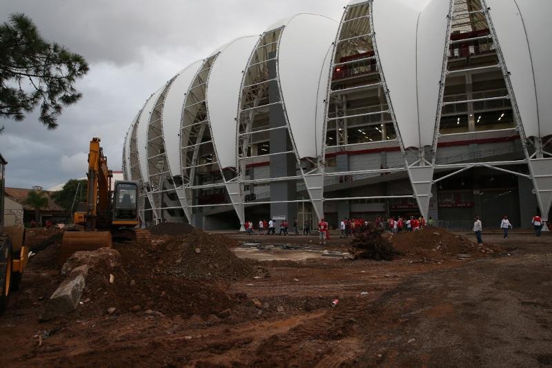 Secret&aacute;rio p&otilde;e em d&uacute;vida argumento de que material veio de obras antigas