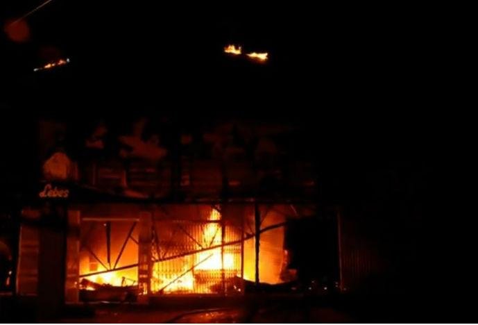 Inc&ecirc;ndio destr&oacute;i loja de eletrodom&eacute;sticos em Viam&atilde;o 