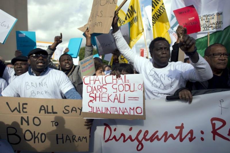 Manifesta&ccedil;&atilde;o pede liberta&ccedil;&atilde;o das estudantes nigerianas na Fran&ccedil;a