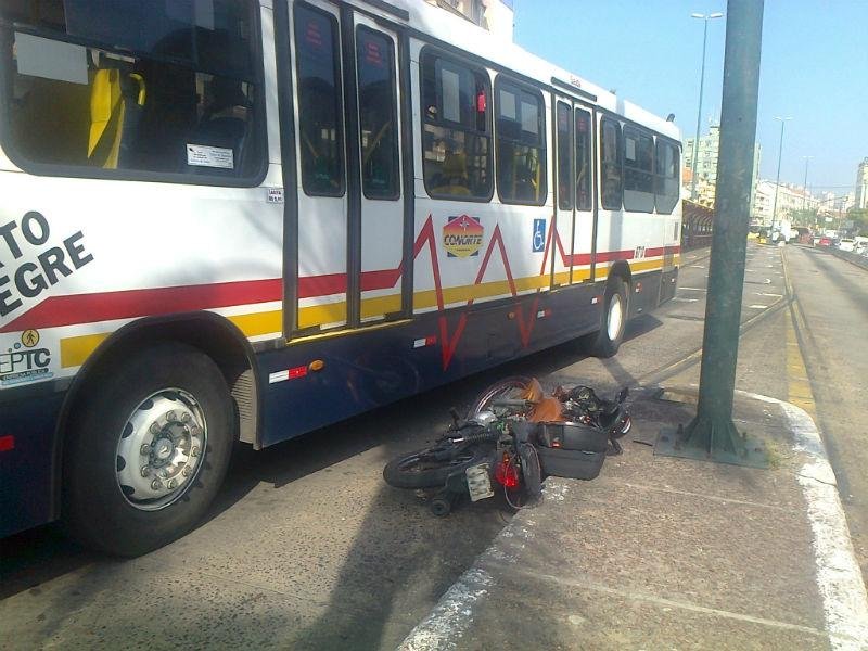 Coletivo levava nove pessoas, mas ningu&eacute;m ficou ferido