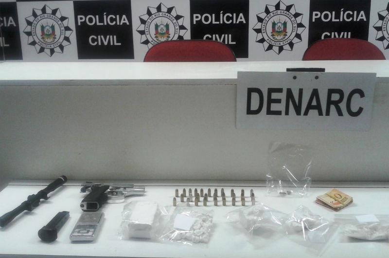 Pol&iacute;cia apreendeu tamb&eacute;m uma pistola, muni&ccedil;&atilde;o e uma luneta