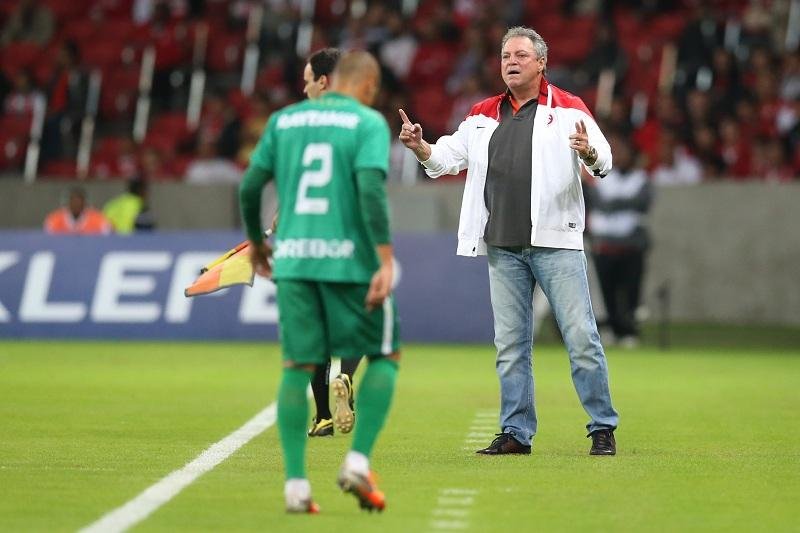 T&eacute;cnico elogia segunda etapa do Inter, mas cobra 20 minutos de apag&atilde;o no primeiro tempo