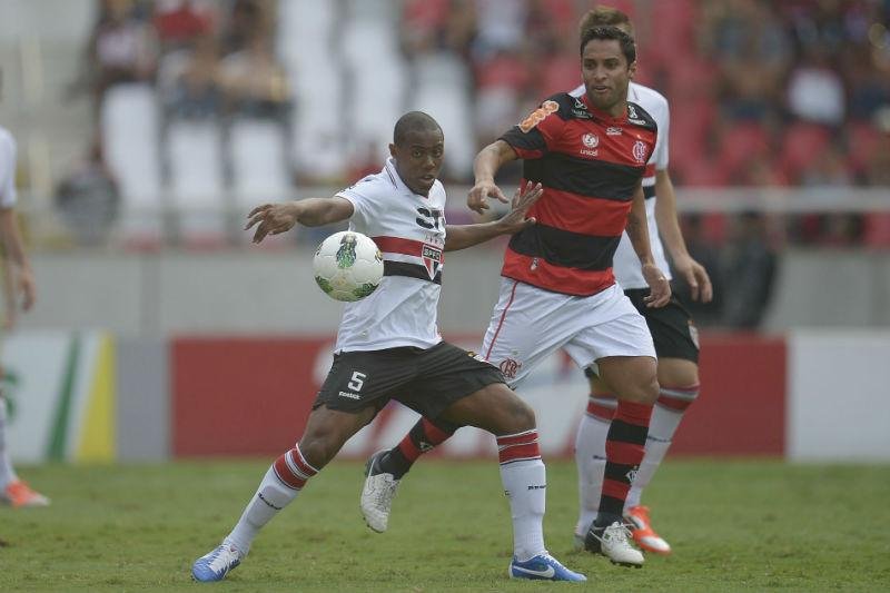 Voo atrasa e Wellington deve chegar &agrave; tarde em Porto Alegre 