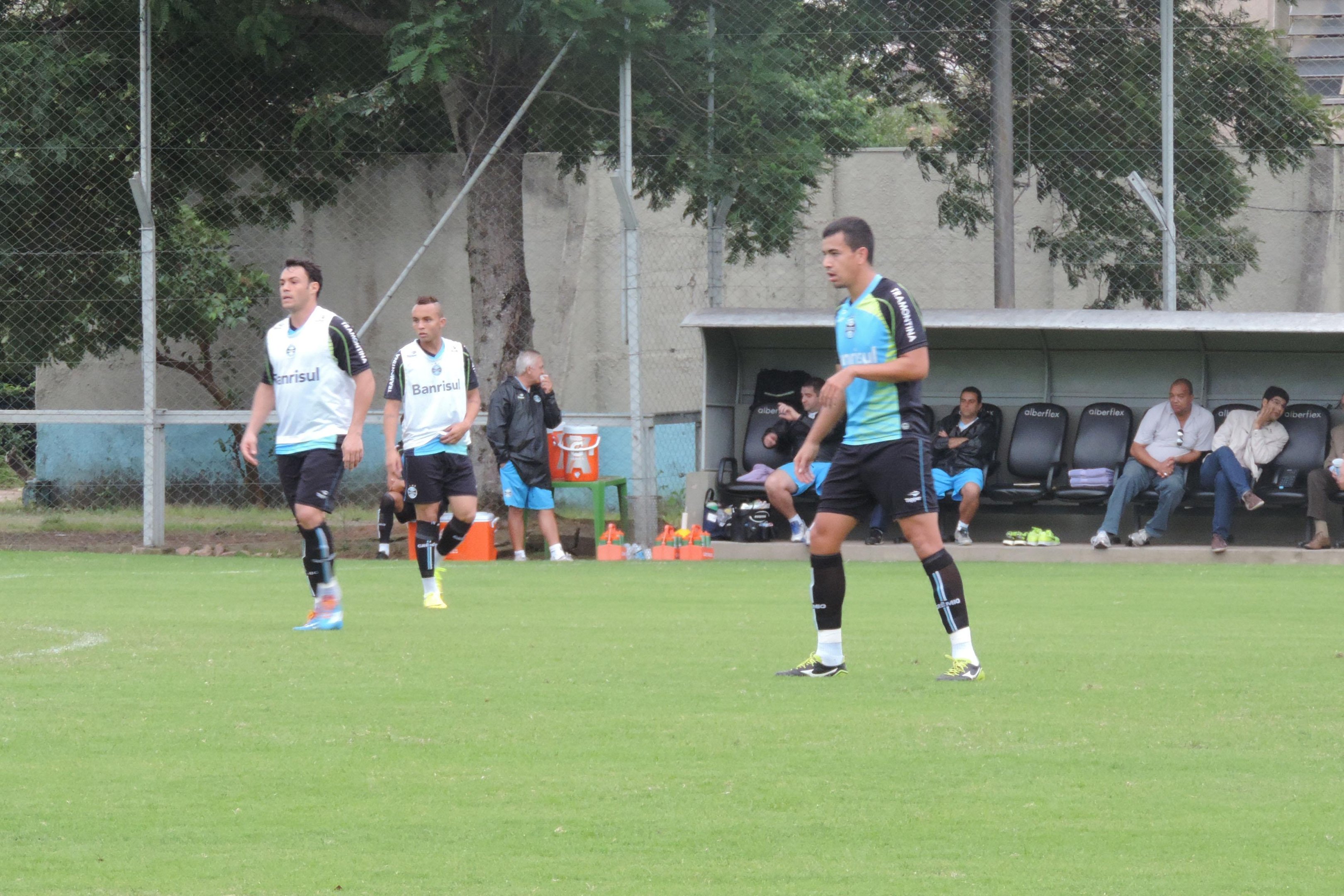 Saimon treinou entre os titulares nesta quinta