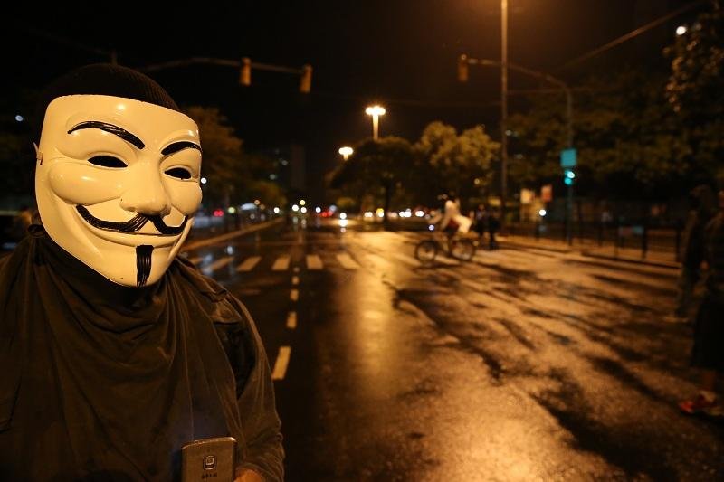 Caminhada parou na esquina da Loureiro da Silva com a Jos&eacute; do Patroc&iacute;nio