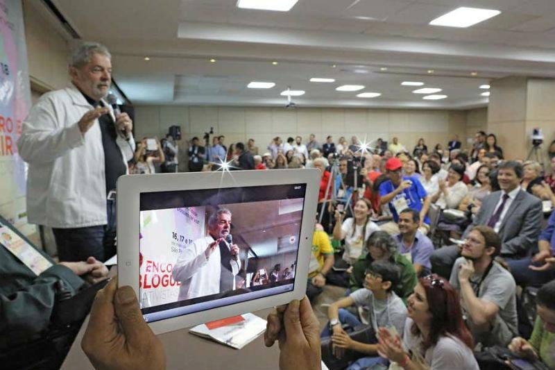 Luiz In&aacute;cio Lula da Silva foi a evento com blogueiros nesta sexta