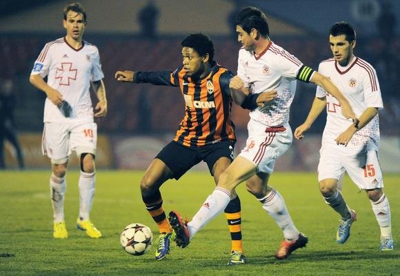 Ex-atacante do Inter, Luiz Adriano &eacute; um dos brasileiros que atua no Leste Europeu