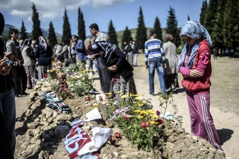 Pol&iacute;cia prende 24 por trag&eacute;dia em mina da Turquia