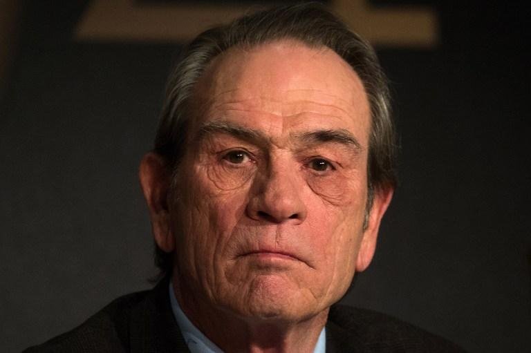 Tommy Lee Jones dirige bangue-bangue feminino  &acute;The Homesman&acute;