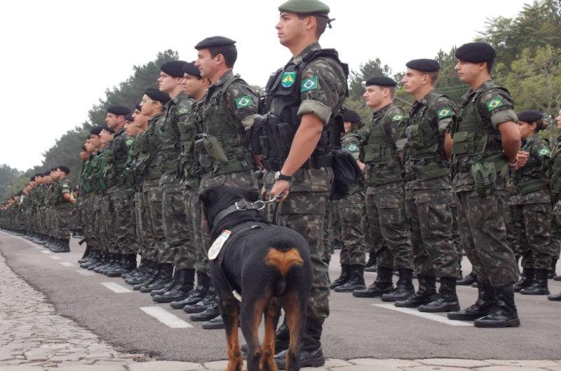 Militares ficam at&eacute; o final de julho no Rio