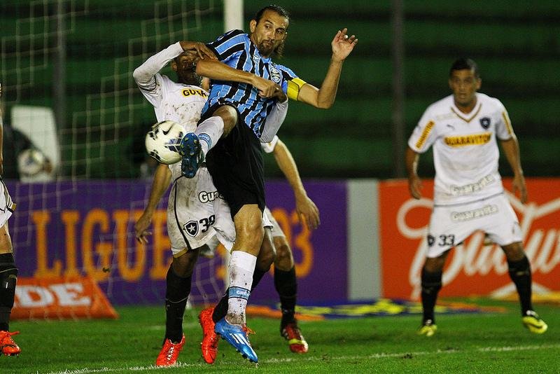 Procurador do STJD quer imagens de confus&atilde;o ap&oacute;s vit&oacute;ria do Gr&ecirc;mio
