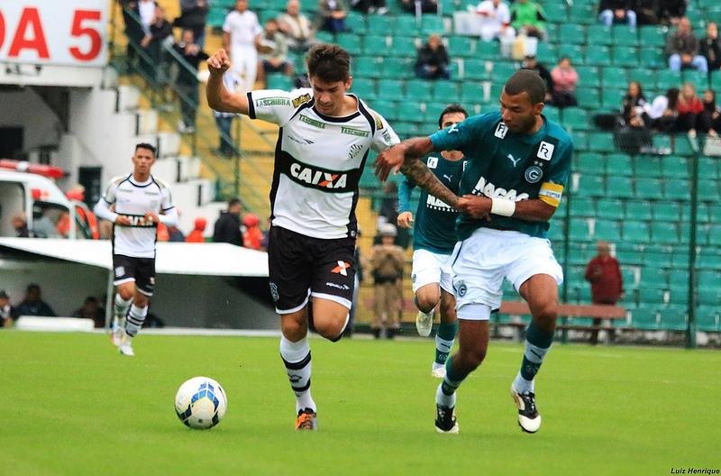 Figueirense leva 1 a 0 do Goi&aacute;s em casa