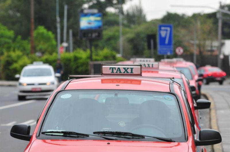 Taxistas avaliam parar atividades na Copa em fun&ccedil;&atilde;o do uniforme