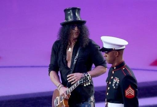 Slash anuncia novo &aacute;lbum para setembro